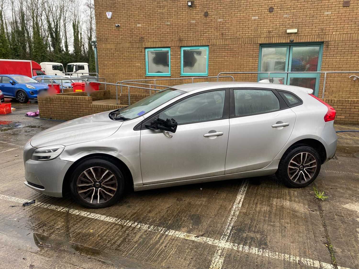 Lot 54 - 2019 (69 Plate) Volvo V40 Momentum Edition T2 Euro 6