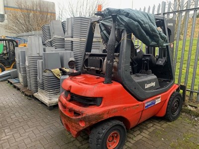Lot 17 - 2000 Lansing Fork Lift