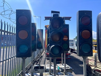 Lot 71 - Pike Traffic Light x9