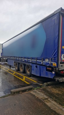 Lot 15 - 2015 Lawrence David Curtainside Trailer