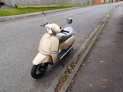 Lot 53 - E45 E Fun Pusa 45 Electric Scooter