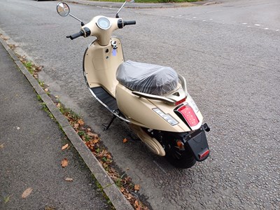 Lot 53 - E45 E Fun Pusa 45 Electric Scooter
